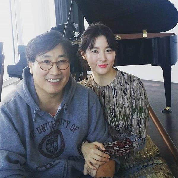  여신 이영애, 스무살 연상 남편 정호영과 다정한 인증샷