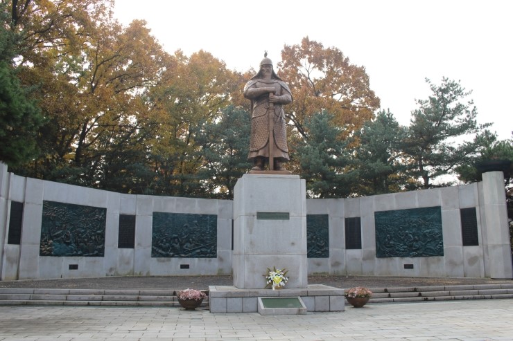  권율장군 기념관 묘(權慄將軍 記念館 墓)
