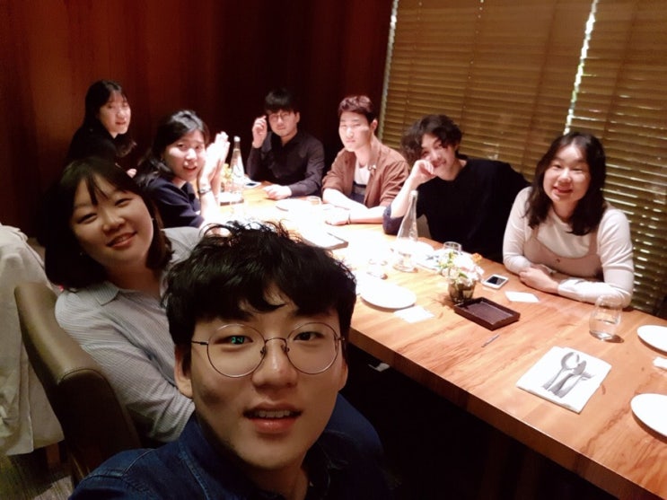  당신은 누구와 함께 하고 있나요?