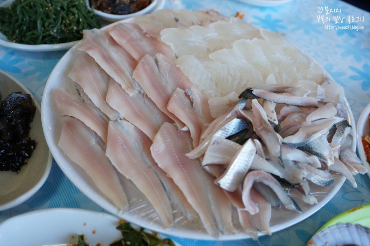강화도 후포항, 밴댕이마을 : 연백호 바다보며 밴댕이회 전어회 새우구이를 먹다.