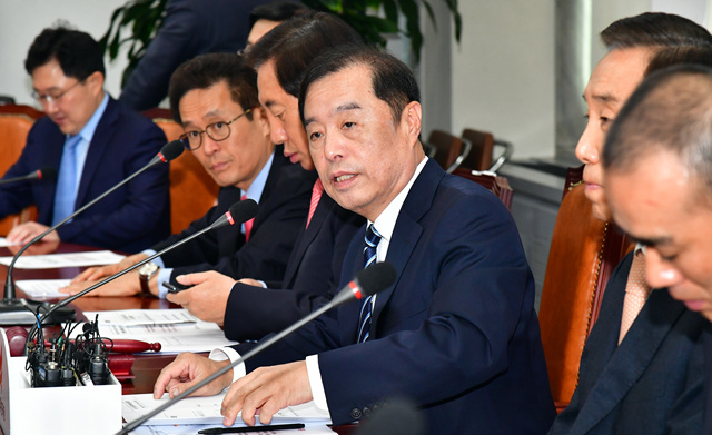  한국당, 전원책 해촉...김병준 갈등 고조