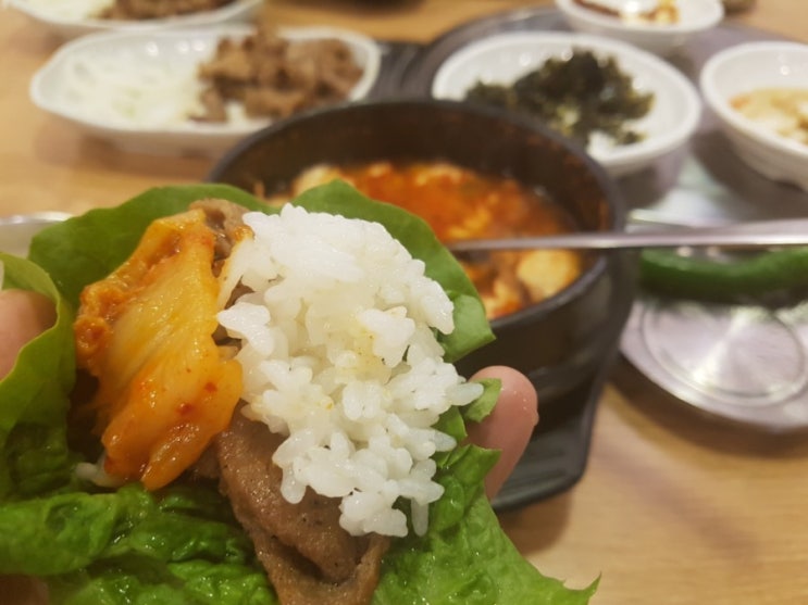  송파 문정동 법조단지 맛집 테라타워 지하 먹거리에 위치. 미가 석쇠삼겹살 & 석쇠한판순두부. 문정 컬처 밸리라고 하는데 아직은 식당하고 카페밖에 없다.
