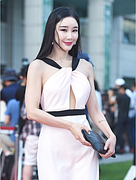  이사강, 빅플로 론과 결혼! 이사강 감독의 진짜 매력? 나이, 키, 집안, 학력, 인스타그램, 언니 이도이, 아버지 이재윤