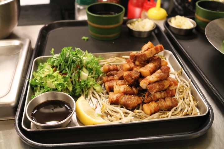  조용하게 1인 혼밥은 물론 혼맥, 불맛나는 한식이 땡긴다면 서교푸르지오아파트와 마포평생학습관 돌담길 홍대 한식 웍스나인 WOKS9 10,000원 이하에 즐기는 젊은 한식 음식