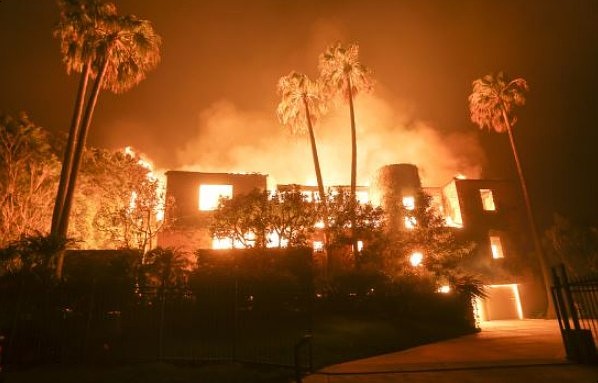 25명 사망 110명 실종...미국 캘리포니아 발생한 대형 산불...캠프파이어, 울시파이어, 힐파이어...