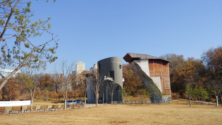 아찔 스포츠 클라이밍 접목된 개비온 건축 캔틸레버 브릿지