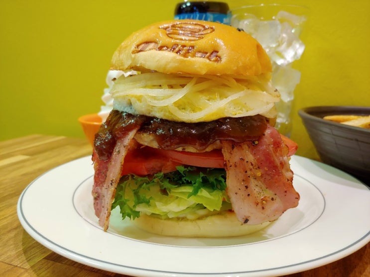  대전 수제버거 맛집 대흥동 델리랩 대흥점. 무방부제 햄버거 먹기버거운 버거 먹어봤습니다. 먹기버거 포장까지.