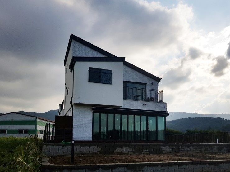  용인 처인구 갈담리 전원테마 상가주택 준공