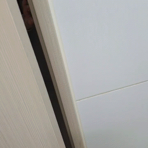  문이 열리네요. 그대가 들어오죠. (유리상자가 부릅니다. 다만 화장실에서....)