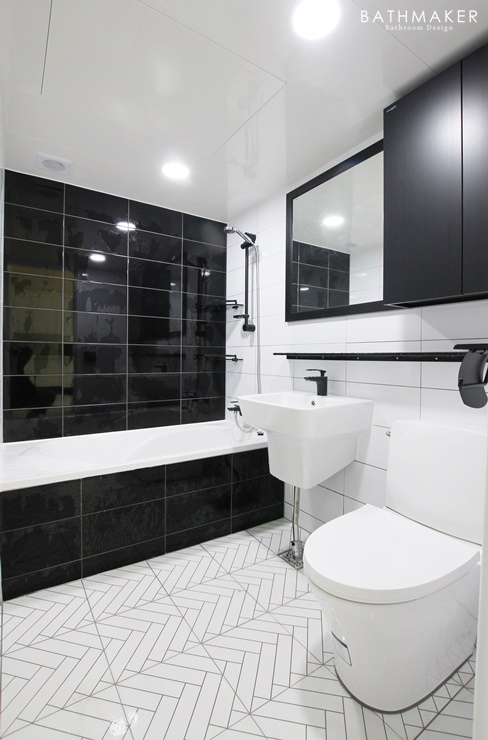블랙 앤 화이트 욕실인테리어, 블랙포인트 욕실, 하계동 우방아파트 욕실리모델링