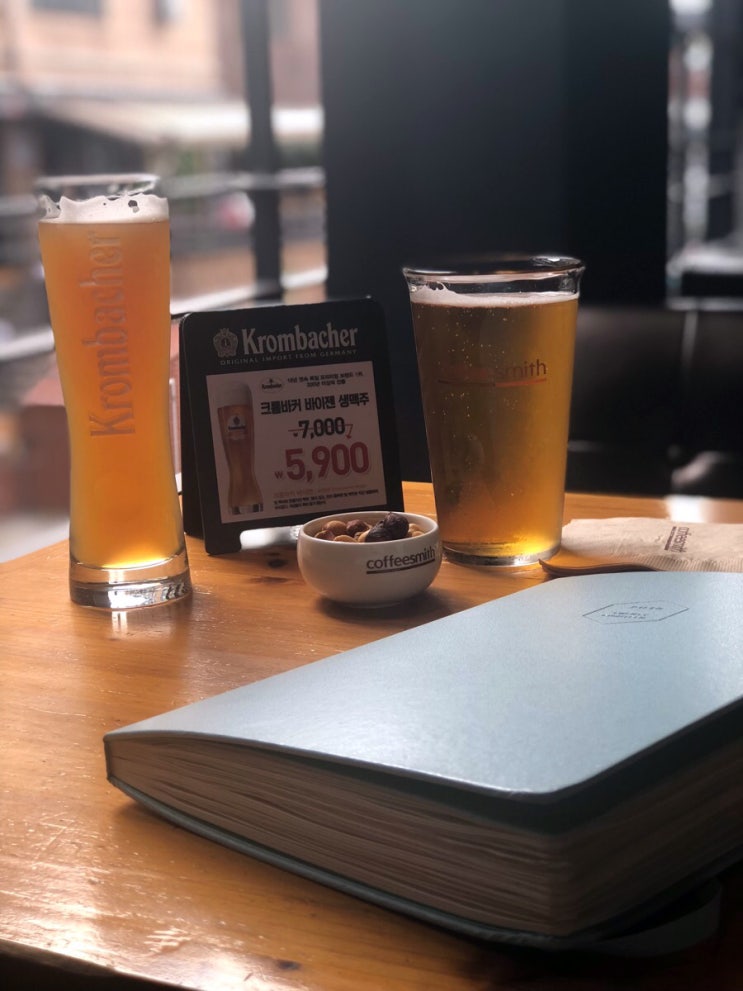  공간 자리 넓고 충전 콘센트 많고 여유로운 혼맥타임 이태원 커피스미스 Itaewon Coffeesmith 경리단길점 낮술 맥주 beer 주차