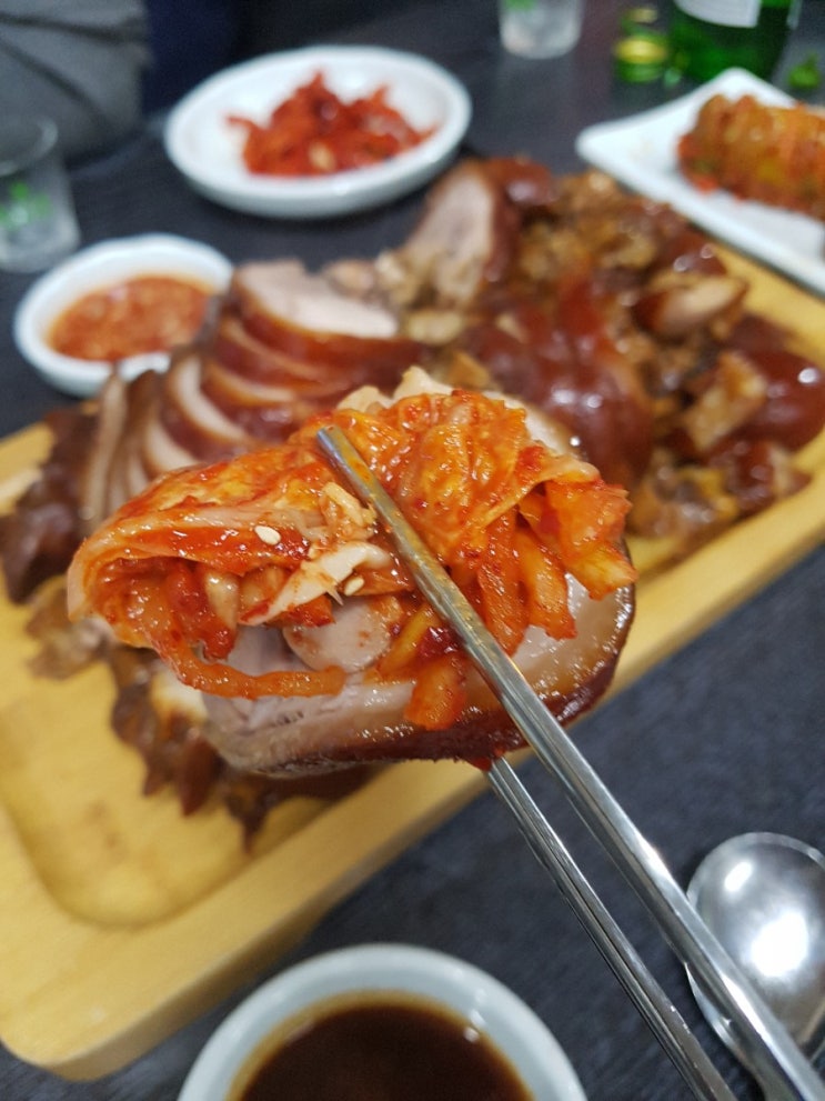  경기도 남양주 진접 금곡리 족발 맛집 한방족발보쌈에서 한잔하고 술병 나기. 섞어먹지 말자.