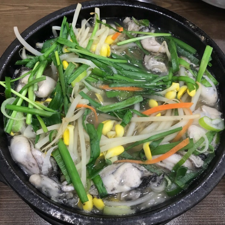  [강동구 천호동 굽은다리역 콩나물국밥 맛집 콩심] 굴국밥 돌솥비빔밥 & 길동시장 치즈핫도그