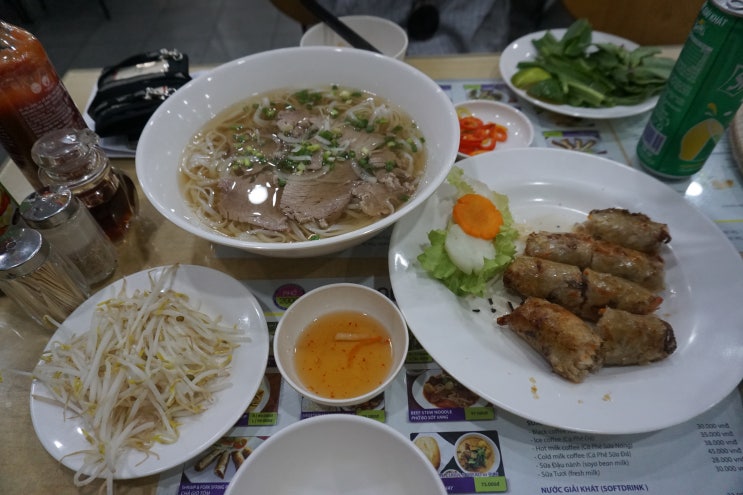  호치민 벤탄시장 맛집 추천(PHO2000/나향응온/콩카페/벱미인)