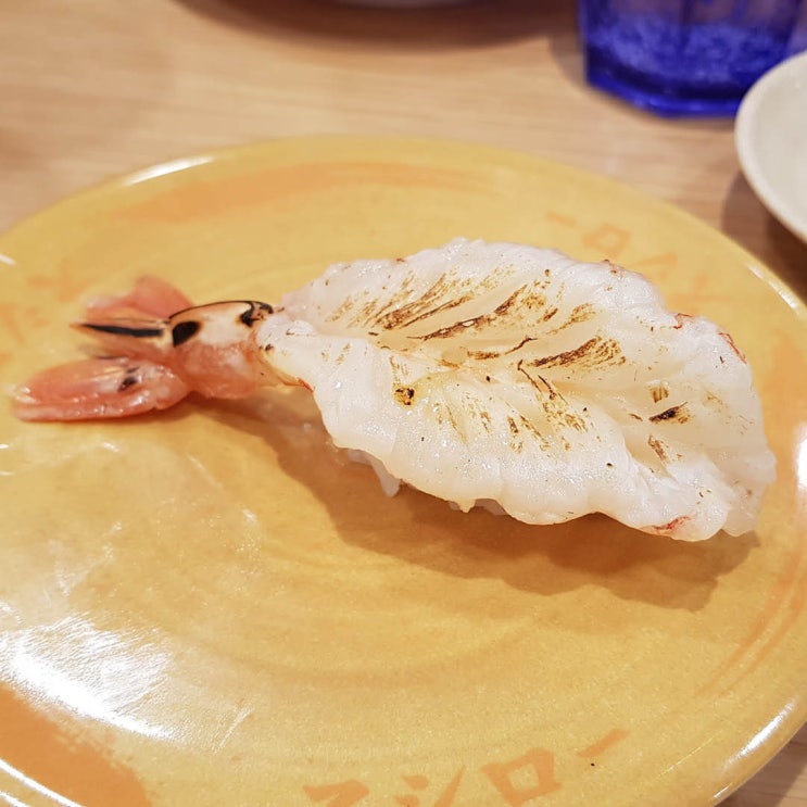 주말에 대기표 뽑고 기다렸던 용호동 스시로