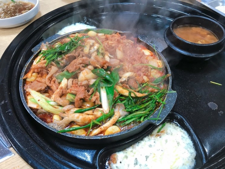  신대방삼거리 통삽겸구이5900 에서 오리주물럭을 먹다 