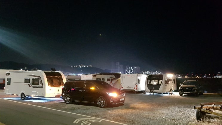  울산 정자 판지 해변 / 코치맨 카라반 인산철 배터리 테스트 캠핑