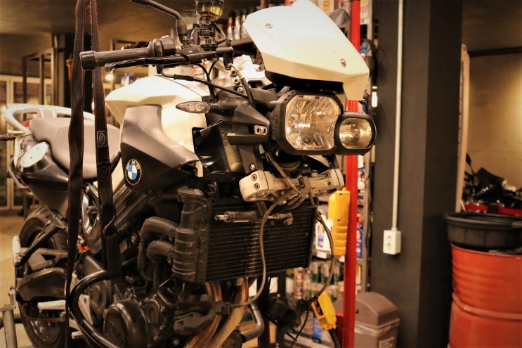  2011년식 BMW F800R 작업중...