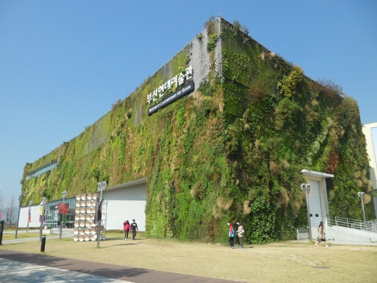  부산현대미술관 수직정원