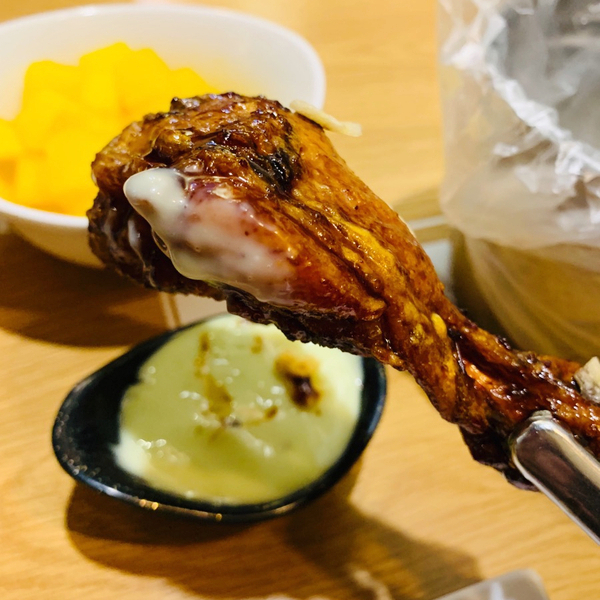  푸라닭 치킨 블랙알리오 고추마요소스 : 프라다 아니죠 푸라닭 맞습니다