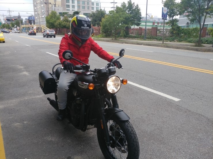 트라이엄프 T100 여러가지 이야기