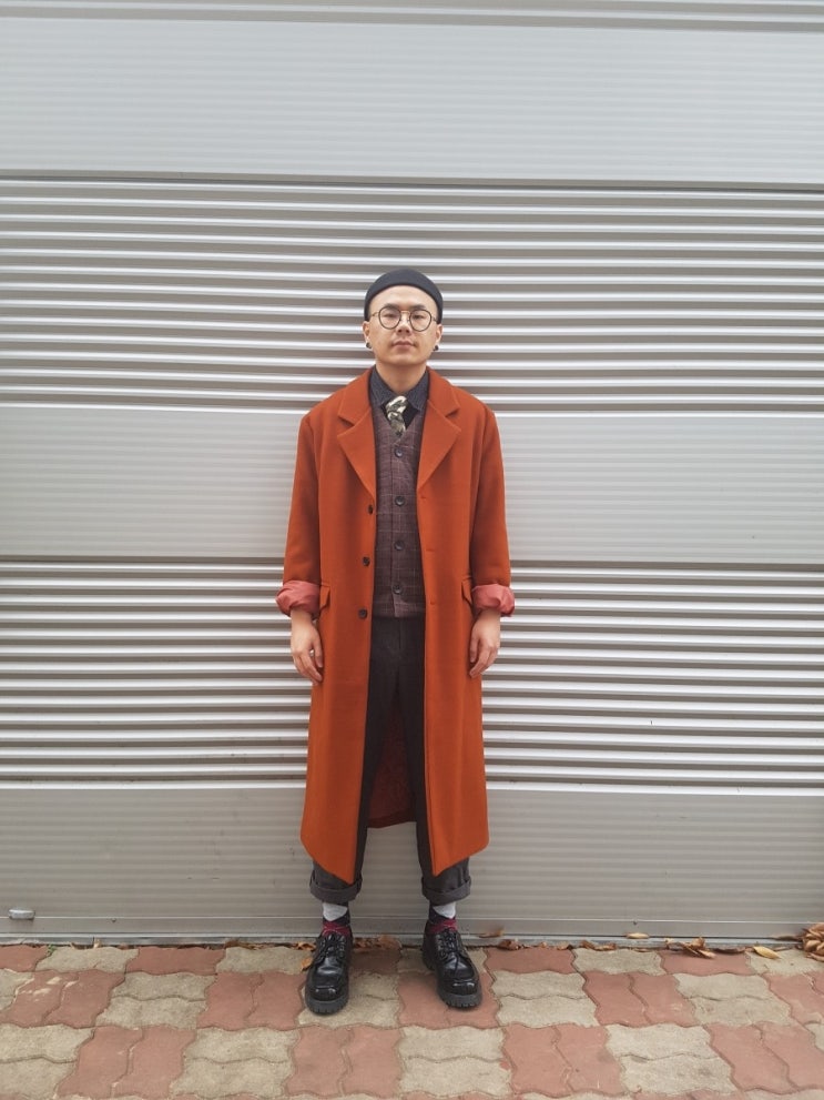  데일리룩 #111 남자 겨울 댄디룩 와치캡 오렌지롱코트 브이조끼 넥타이 구두 