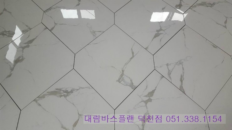  부산 욕실 리모델링 - 육각형 600각 비앙코 카라라