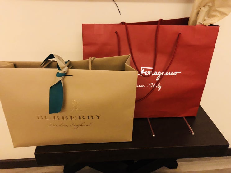  [스페인신혼여행] 10일차 : 바르셀로나 그라시아명품거리 시내에서 택스리펀 장단점 | 페라가모/버버리 가방 선물 쇼핑 | 캠퍼 | 꿀국화차