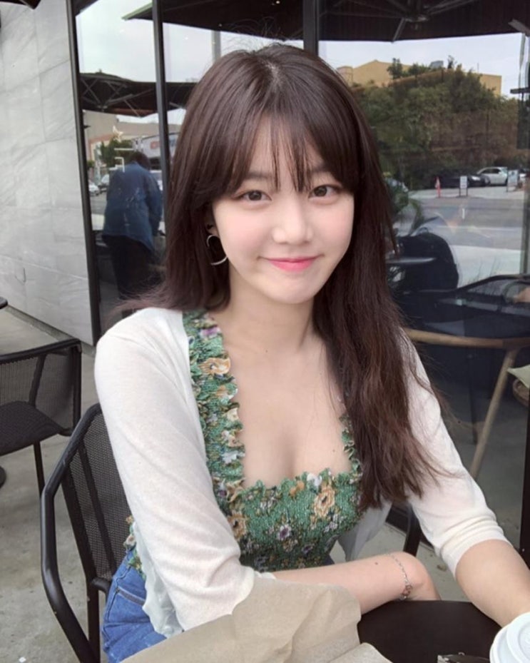  이유비, 연예인 주식부자 등극…증여세 납세의무 있을까?
