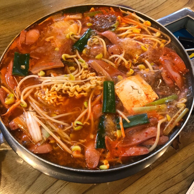  [강동구 길동 점심 밥집 맛집 밥먹자돈먹자: 부대찌개 / 길동역 중국집 맛집 홍짜장: 짬뽕 + 해물볶음밥 + 찹쌀탕수육] 맛의 3요소= 탄수화물, 나트륨, 고기
