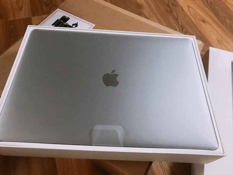  애플 맥북프로 터치바 2018 최신형 MR932KHA (i7-2.2Ghz 39.1 cm 맥 OS 16G SSD256G 라데온 프로 555X) 사용 후기!