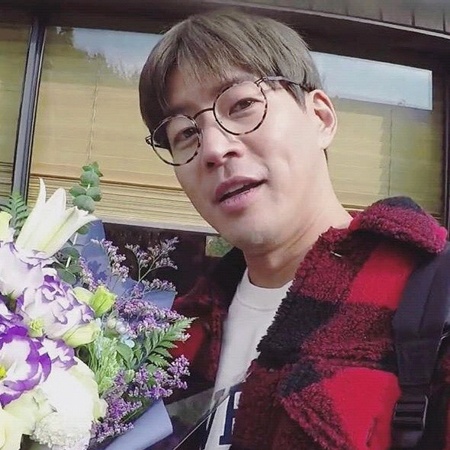 이상윤 안경으로 보여준 패션 클릭클락블랙 바바토스 함께 했어요