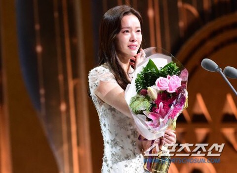  2018 청룡영화제 수상 :: 김윤석-한지민 남녀주연상 / 트와이스 축하공연 / 김혜수 유해진