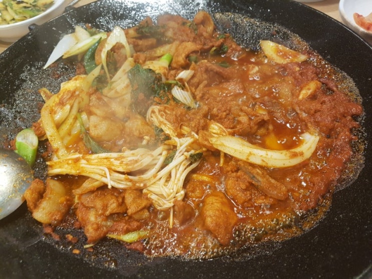  문정 법조단지 테라타워 맛집 용두암두루치기. 법조단지 초기부터 단골집. 두루치기 맛집으로 인정.