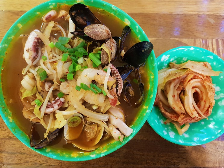  서면 라면집 부산 꼴통라면은 육수가 좋은 수제라면 가게였어요~