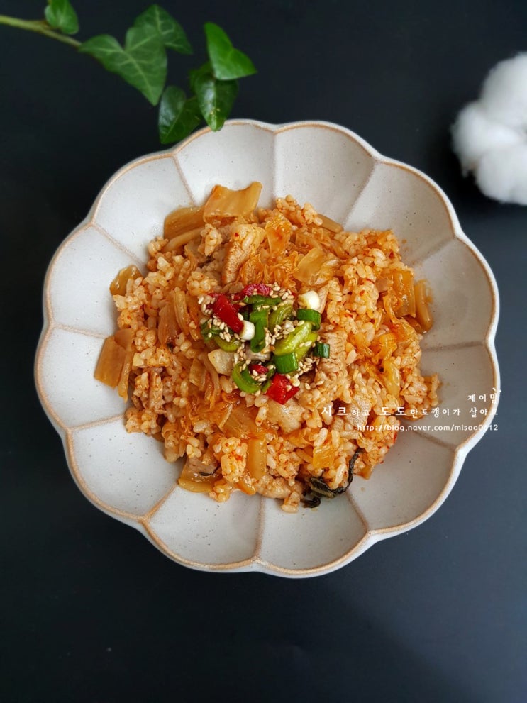백종원 김치밥 만드는 법 - 돼지고기랑 김치 송송 썰어 만든 깜짝 놀란 맛 김치밥 백종원 김치밥 만드는 법 - 돼지고기랑 김치 송송 썰어 만든 깜짝 놀란 맛 김치밥