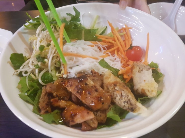  송파구 문정동 법조단지 신장개업 월남고수. 베트남 쌀국수 맛집으로 인정.