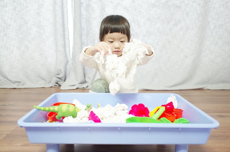  이마트몰 다이노풀세트로 촉촉이모래 촉감놀이