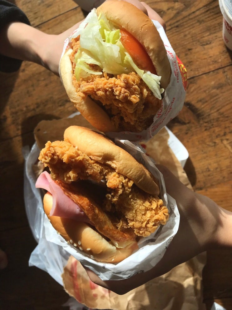  호불호 갈리는 맘스터치 신메뉴 : 극호!! 인크레더블 버거와 휠렛 버거 후기