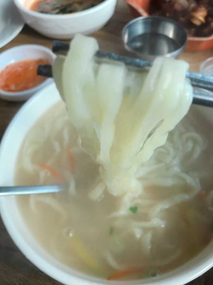  외삼촌과 식사를, 대전 해동토종칼국수&족발 [달고나 사진관 앱 보정사진도 있어요] 
