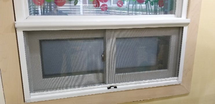  전주 포스코 아파트  어린이집에 상. 하 방충망을 설치해드렸습니다.