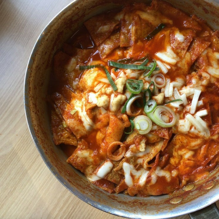  경성대 떡볶이 / 추억의 즉석떡볶이, 레드봉봉