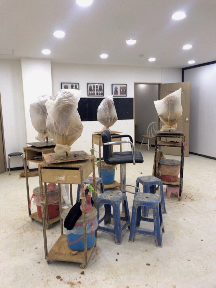  미술 조소모델 알바를 다녀왔다.