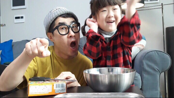  오븐없이집에서과자만들기/해피키친도넛만들기/일요일소은이랑 간식만들기요리놀이ㅋㅋ