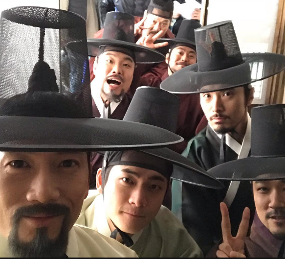  영화 명당 리뷰(스포주의) 유재명, 박충선, 강태오, 이원근 배우의 발견