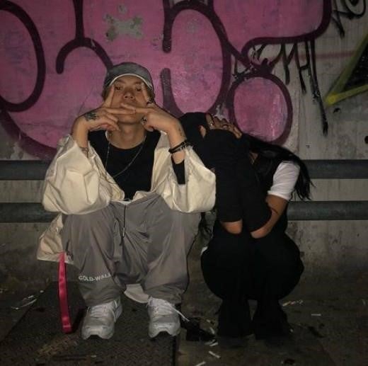 키드밀리·최소윤 염문, '뒷골목 애정샷'…"회사도 알지 못했다"