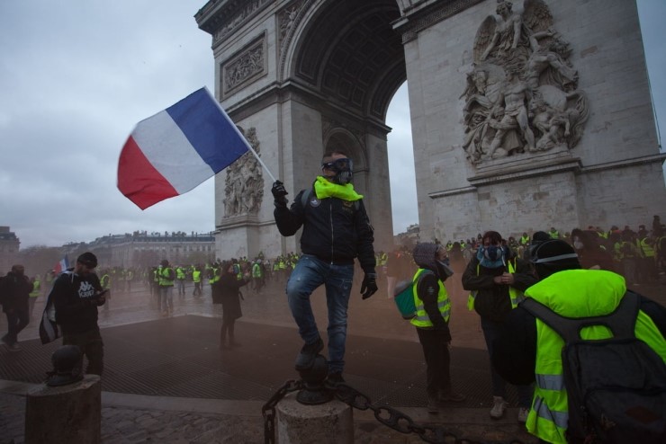 초토화된 프랑스 파리 '노란 조끼' 시위가 뭐길래? 마크롱 대통령을 탄핵위기! ( Paris, France, devastated 'gilets jaunes' President Macron )