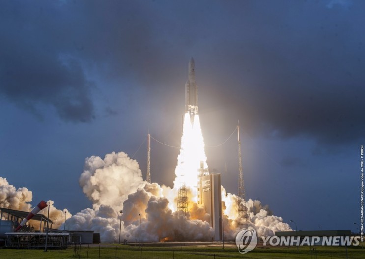 독자기술 개발 첫 정지궤도위성 '천리안 2A호' 발사 성공