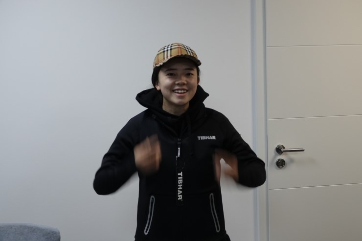  전지희 선수를 위한 러버를 개발 중에 있습니다. 