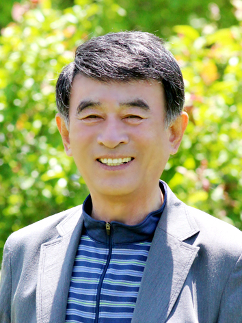  조영수 시인 시집「달에 대한 기억」발간.  달에게 외 / 4편